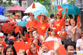 Tặng 100.000 đồng/người cho toàn dân ăn Tết Độc lập