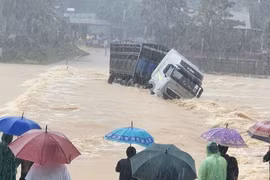 Tuyệt đối không cho người, phương tiện qua vị trí đường bộ không an toàn