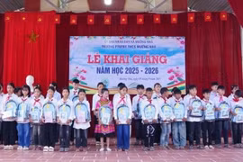 Dự án “Cán bộ, chiến sĩ Quân đội nâng bước em tới trường” ở Điện Biên: Chắp cánh tương lai học sinh nghèo biên giới