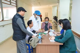 Người bệnh phản ánh chưa được kê đơn thuốc dài ngày, Bộ Y tế yêu cầu chấn chỉnh
