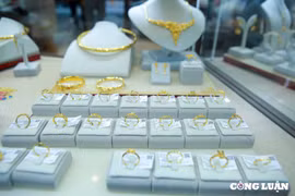 Giá vàng hôm nay 26/4: Vẫn biến động