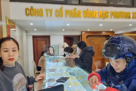 Giá vàng hôm nay điều chỉnh giảm tiếp