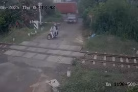 Va chạm giữa tàu hỏa và xe máy tại Phú Yên, hai người thiệt mạng