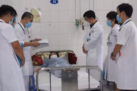 Miễn viện phí toàn dân: Cần quyết tâm lớn và lộ trình bài bản