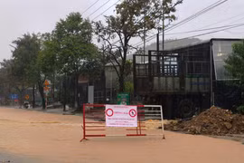 Trên 50 điểm sạt lở do mưa lũ tại Quảng Trị và Huế