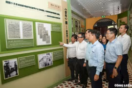 Đoàn công tác Hội Nhà báo Việt Nam đến thăm nơi Bác Hồ sáng lập Báo Thanh niên tại Quảng Châu, Trung Quốc