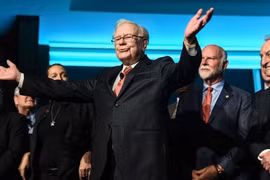 Warren Buffett gửi cảnh báo thẳng thừng về kinh tế đến Nhà Trắng