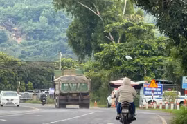 Quảng Ngãi: Đề nghị tăng cường kiểm tra, xử lý trước tình trạng xe quá tải tung hoành trên đường Hồ Chí Minh