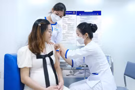 VNVC ra mắt vắc xin RSV tiêm cho mẹ bầu giúp phòng viêm phổi cho trẻ sơ sinh
