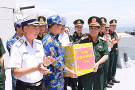 Thượng tướng Nguyễn Văn Nghĩa kiểm tra luyện tập Diễu binh lực lượng vũ trang trên biển nhiệm vụ A80