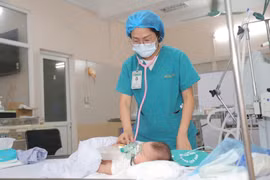 Cứu sống bé gái 5,5 tháng tuổi nhờ kỹ thuật lọc máu liên tục