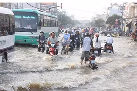 Dự báo thời tiết ngày 9/10: Nam Bộ mưa diện rộng kết hợp triều cường