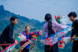 Đặc sắc múa ngựa giấy của đồng bào người Nùng Dín