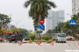 Cấm một phần đường gom Đại lộ Thăng Long để thi công nút giao Vành đai 3,5
