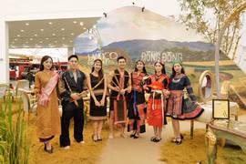 Độc đáo bộ sưu tập nội thất 'Đòng Đòng' tại Triển lãm thành tựu đất nước