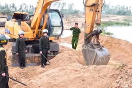Gia Lai: Huy động hơn 100 cảnh sát đột kích, xóa sổ đường dây khai thác cát trái phép quy mô lớn