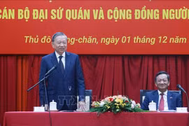 Tổng Bí thư Tô Lâm gặp gỡ cán bộ Đại sứ quán và cộng đồng người Việt Nam tại Lào