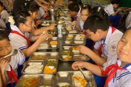 Nhà trường lên tiếng sau phản ánh về bữa cơm bán trú 27.000 đồng