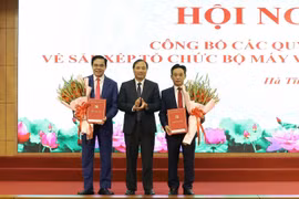 Hà Tĩnh công bố quyết định về tổ chức bộ máy và cán bộ