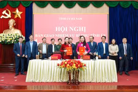 Phó Bí thư Thường trực Tỉnh ủy Hà Nam Đinh Thị Lụa điều hành Tỉnh ủy Hà Nam