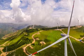 Trung Quốc đầu tư gần 1000 tỷ USD vào năng lượng sạch trong năm 2024