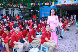 Vì sao phụ huynh vẫn nặng gánh các khoản thu 'tự nguyện' dù miễn học phí?