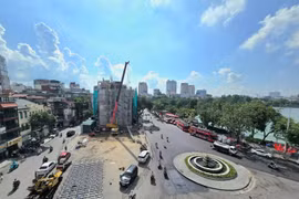 Phá dỡ một phần nhà hàng Thủy Tạ, Hà Nội gấp rút chỉnh trang quảng trường Đông Kinh Nghĩa Thục