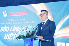 Giải ảnh 'Khoảnh khắc Báo chí' 2025: Vinh danh những bức ảnh kể câu chuyện Việt Nam bằng ánh sáng và cảm xúc