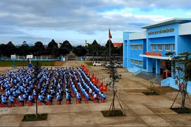 Bộ GD&ĐT yêu cầu làm rõ vụ thầy giáo bị đồng nghiệp bóp cổ ngay trong sân trường