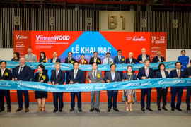 Ấn tượng Canadian Wood tại VietnamWood 2025 với giải pháp gỗ mềm bền vững và ứng dụng nội thất hiện đại
