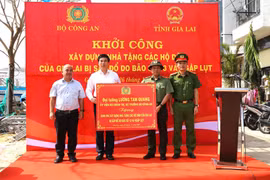 Bộ Công an xây nhà, tặng hàng chục tấn hàng giúp người dân Gia Lai khắc phục bão, lũ