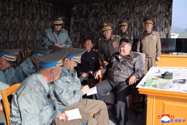 Ông Kim Jong Un giám sát cuộc tập trận không quân của Triều Tiên