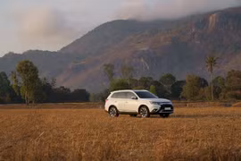 Giá xe Mitsubishi Outlander tháng 12/2025: Chỉ từ 825 triệu đồng