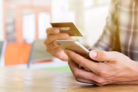 Từ 37% lên 73%: Phụ nữ tại các nước đang phát triển đã 'lật ngược thế cờ' tài chính