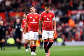 Manchester United tạo loạt thống kê tệ hại sau vòng 22