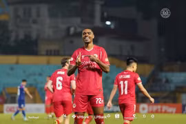 CAHN vượt qua PVF-CAND, chia sẻ ngôi đầu V.League