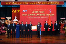 Tổng công ty Cảng hàng không Việt Nam đón nhận Huân chương Lao động hạng Ba