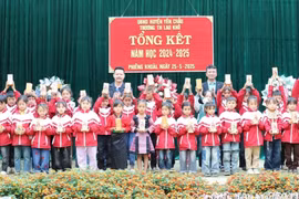 VOV Tây Bắc phối hợp trao tặng 200 suất quà cho học sinh vùng cao Sơn La