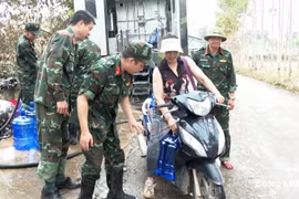 Ấm áp nghĩa tình quân dân nơi rốn lũ Bắc Ninh