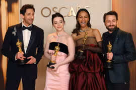 Phim thắng lớn giải Oscar 2025 gây tranh cãi