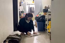 Người dân Hà Nội xoay xở với thời tiết nồm ẩm