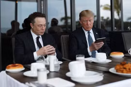 'Đế chế' Elon Musk cũng lâm nguy và bức xúc trước thuế quan của ông Trump