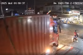 Báo động tình trạng ô tô vi phạm cố tình vượt qua đường ngang