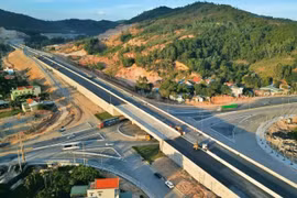 Đầu tư mở rộng, khai thác đồng bộ cao tốc Nội Bài - Lào Cai