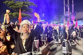 Ấn tượng Lễ hội Carnaval đường phố 'Bắc Kạn lung linh sắc màu'
