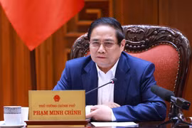 Xác định lộ trình miễn viện phí cho nhân dân, phổ cập ngoại ngữ trong giáo dục phổ thông