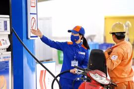 Giá xăng giảm mạnh, xuống dưới 20.000 đồng/lít