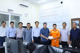 Tổng giám đốc và Chủ tịch Công đoàn EVNNPT thăm hỏi, động viên các đơn vị bị ảnh hưởng thiên tai tại tỉnh Khánh Hòa