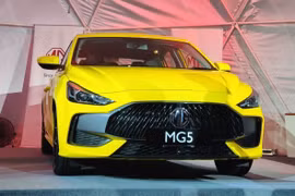 MG5 giảm giá thủng đáy tại đại lý, rẻ hơn cả xe cỡ A