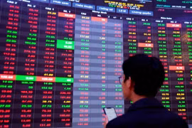Cổ phiếu thép lao dốc, VN-Index giảm gần 12 điểm